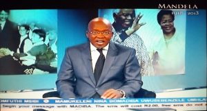 La SABC, la télévision sud-africaine, ne diffuse plus qu’un programme unique consacré à la disparition de Mandela avec les messages des téléspectateurs en bandeau