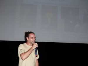 Guillaume Viscardi dans la salle de cinéma Alpa Jo