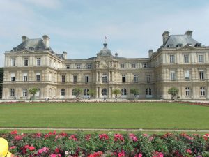 Un débat sous les ors du Palais du Luxembourg