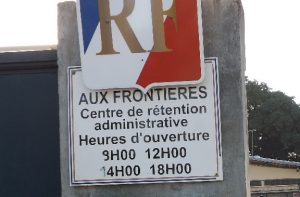 L'entrée du Centre de rétention administrative de Mayotte