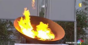 La flamme qui illumine les Jeux (Capture d'écran Réunion 1ère)