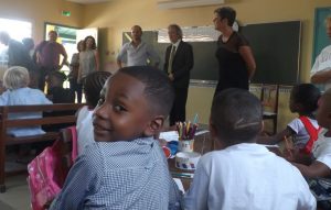 La rentrée scolaire 2015 avec la vice-recteur dans une salle de classe de Pamandzi