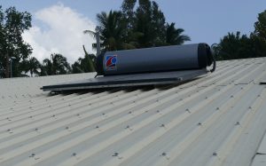 La nouvelle toiture et le chauffe-eau solaire