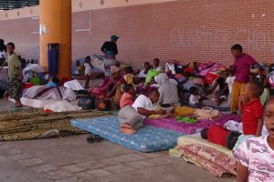 Les familles qui dorment depuis deux semaines place de la République à Mamoudzou