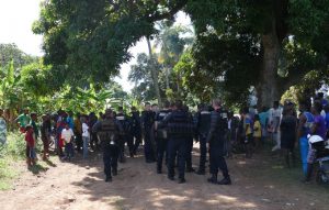 Les gendarmes arrivent pour sécuriser la zone à Koungou dimanche matin