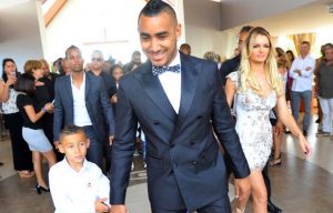 Dimitri Payet à La Réunion avec son fils et sa femme en août 2016 (Photo: JIR)