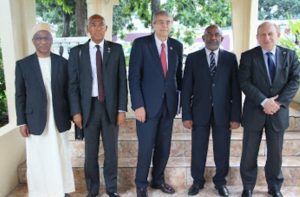 Jean-Jack Queyranne et Luc Hallade reçus par le président Azali Assoumani, le 17 février dernier