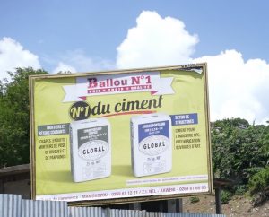 La publicité actuelle sur le ciment Ballou s'affiche sur les panneaux 4x3