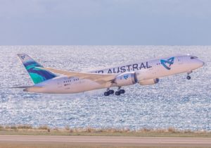 Le Dreamliner d'Air Austral aux couleurs du lagon de Mayotte (Photo: Air austral)