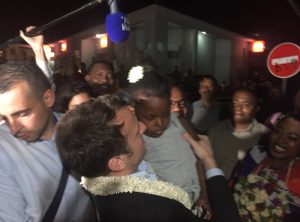 Bain de foule d'Emmanuel Macron à Pamandzi