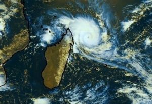 Enawo, le lundi 6 mars 2017 au matin: On distingue clairement l'oeil du cyclone sur l'image satellite de Météo France avant l'impact sur Madagascar