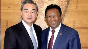 Le président malgache avec le ministre chinois des Affaires étrangères