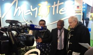 Jacques Cheminade sur le stand de Mayotte au salon de l'agriculture pour présenter son programme ultramarin