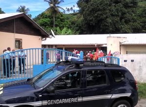 Manifestation pacifique encadrée par la gendarmerie ce mardi matin en Petite Terre (Photo D.R.)