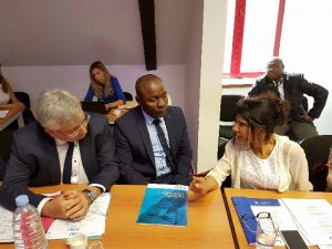 Négociation entre Issa Issa Abdou, François Maury et Nassimah Dindar, à propos des urgentistes