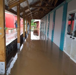 Le lycée de Chirongui inondé le 23 mars dernier en quelques minutes avec boue, scolopendres, rats morts et prises noyées