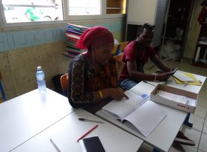 Dans le bureau de vote de l'école de Labattoir 2, lors du 1er tour de la présidentielle dimanche dernier