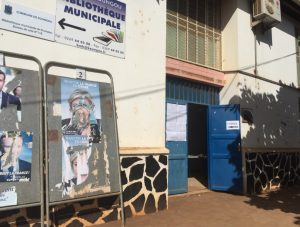 L'entre du bureau de vote de Koungou, ce dimanche matin. 39 votants s'étaient déplacés à 9 heures