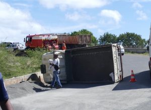 La camionnette renversée peu avant l'entrée de Majicavo Koropa en allant vers Mamoudzou