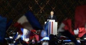 Emmanuel Macron au Louvre devant ses partisans