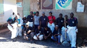 Les membres de l'association de Mtsamoudou après une opération de nettoyage