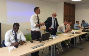 Stéphane Planchand le directeur du cabinet de la vice-recteur entame la présentation des risques à Mayotte