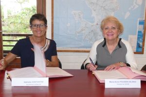 Signature de la convention EDUCFI entre Nathalie Costantini et Marie-Anne Poussin-Delmas