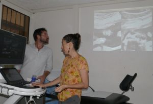 Démonstration de réalisation d'échographie par HG Mayotte et Sara Amrane