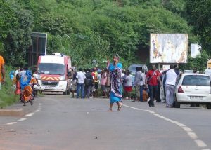 Le barrage filtrant laisse passer les ambulances à Koungou